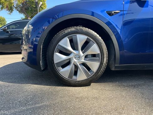Used 2023 Tesla Model Y Long Range AWD/4WD image 9