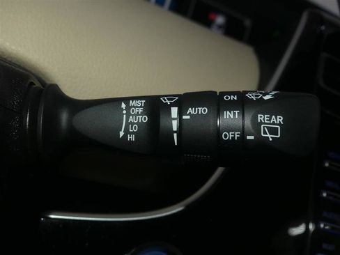 Used 2020 Toyota Prius XLE image 35