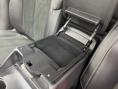 New 2025 Jeep Grand Cherokee Altitude image 19