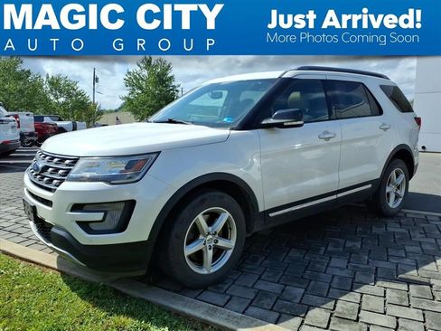 Used 2017 Ford Explorer XLT w/ Equipment Group 202A AWD/4WD image 1