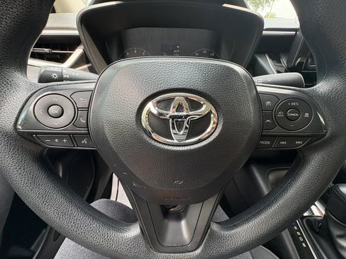 Used 2025 Toyota Corolla LE FWD image 31