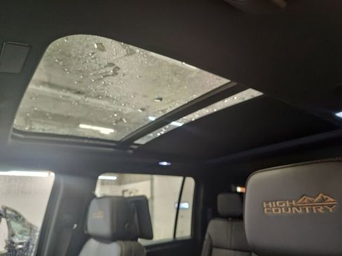 New 2026 Chevrolet Suburban High Country image 28