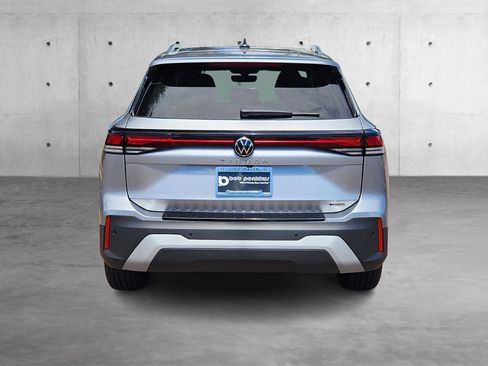 New 2025 Volkswagen Tiguan SE image 26