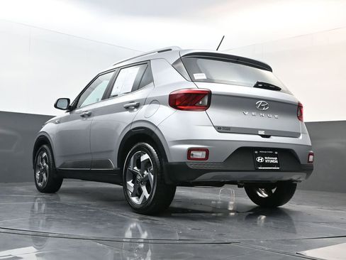 Certified 2025 Hyundai Venue SEL image 25