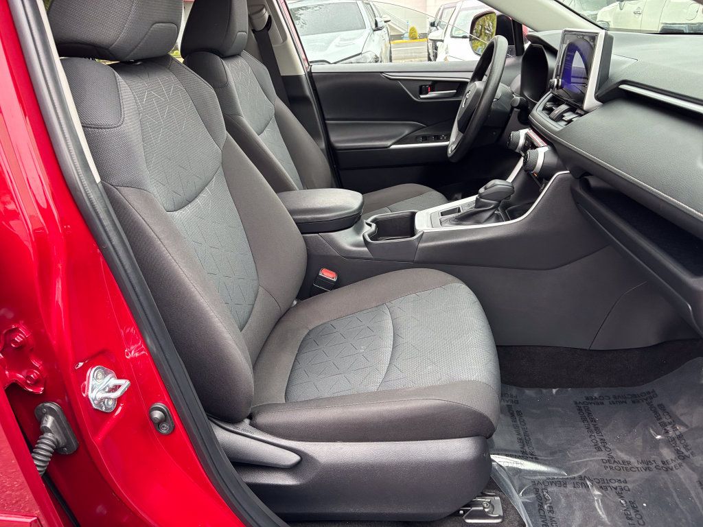 Certified 2025 Toyota RAV4 XLE AWD/4WD image 34