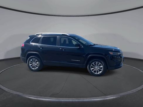 Used 2020 Jeep Cherokee Latitude Plus w/ Comfort/Convenience Group AWD/4WD image 3