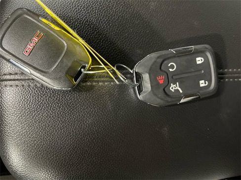 Used 2022 GMC Terrain SLT image 21