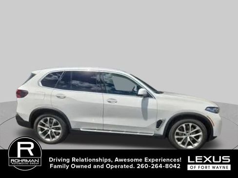 Used 2025 BMW X5 xDrive50e AWD/4WD image 1