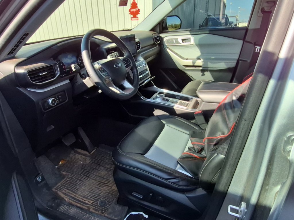 Used 2023 Ford Explorer XLT w/ Equipment Group 202A RWD image 9