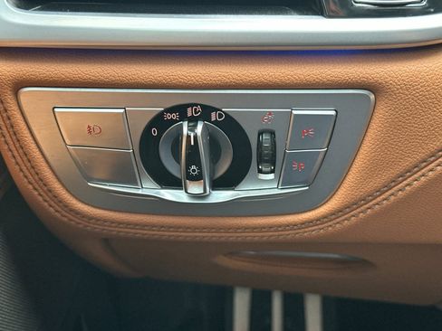 Used 2019 BMW 750i w/ M Sport Package image 32