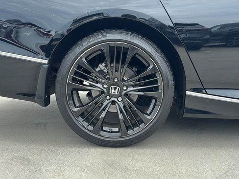 Used 2019 Honda Accord Touring image 10