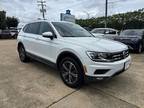 Used 2018 Volkswagen Tiguan SEL AWD/4WD image 3