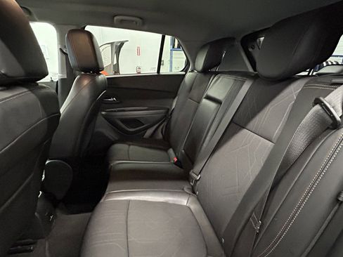 Used 2019 Chevrolet Trax LT w/ LT Convenience Package image 14