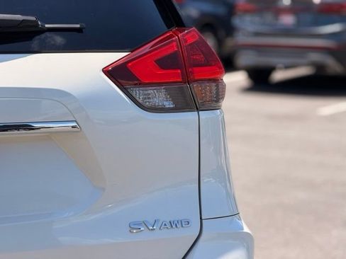 Used 2019 Nissan Rogue SV w/ Premium Package AWD/4WD image 11