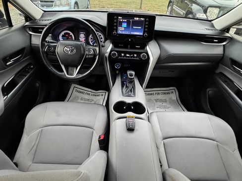 Used 2022 Toyota Venza LE image 16