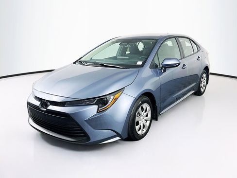 Used 2026 Toyota Corolla LE FWD image 3