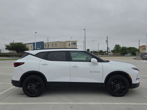 Used 2023 Chevrolet Blazer LT w/ Convenience Package FWD image 2
