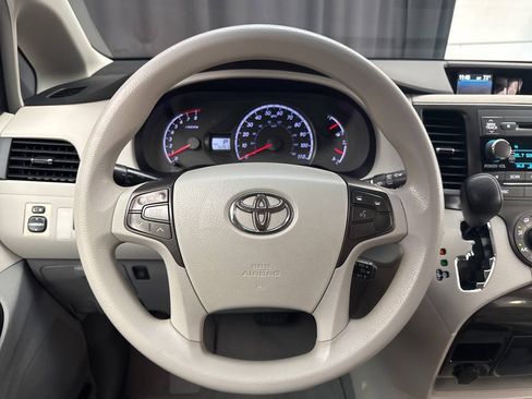 Used 2011 Toyota Sienna LE FWD image 11