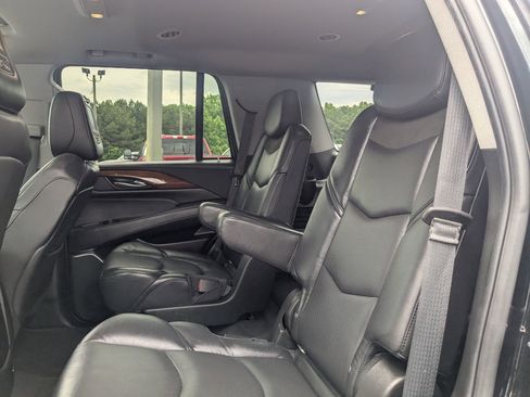 Used 2019 Cadillac Escalade Luxury AWD/4WD image 26