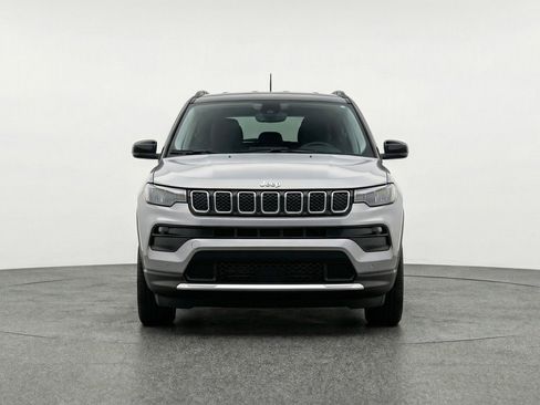 Used 2025 Jeep Compass Limited AWD/4WD image 2