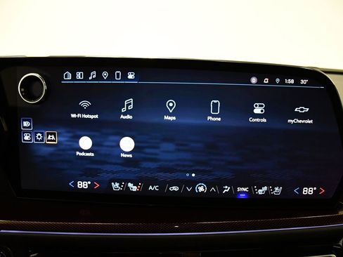 Used 2024 Chevrolet Traverse RS image 13