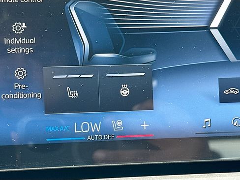 Used 2026 BMW X5 sDrive40i w/ M Sport Package RWD image 21