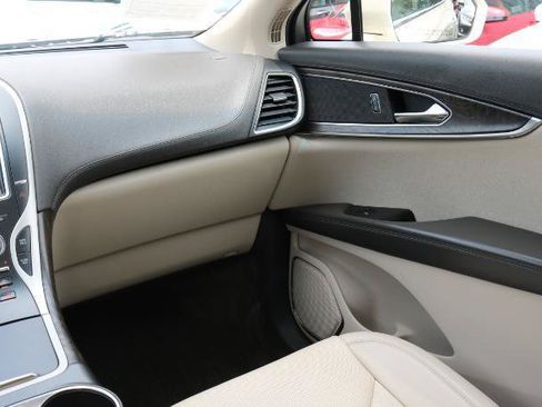 Used 2016 Lincoln MKX Reserve FWD image 16