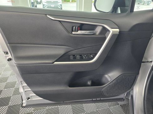 Used 2022 Toyota RAV4 SE w/ Convenience Package image 19