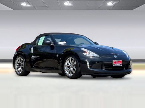 Used 2014 Nissan 370Z Roadster RWD image 7
