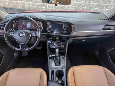 Used 2019 Volkswagen Jetta SE w/ Cold Weather Package FWD image 2