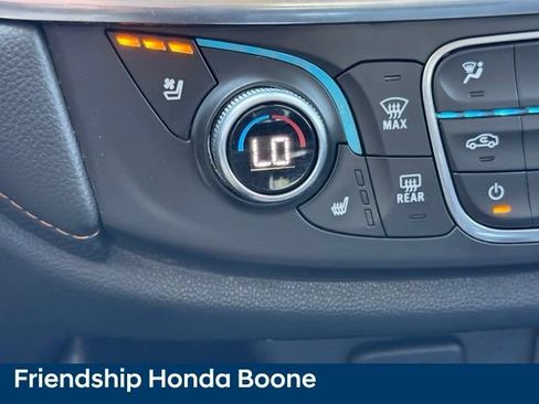 Used 2018 Chevrolet Traverse Premier w/ Driver Confidence II Package FWD image 28