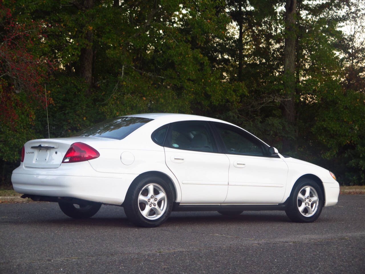 Used 2003 Ford Taurus SES FWD image 4