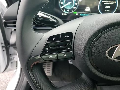 New 2025 Hyundai Elantra SEL image 17