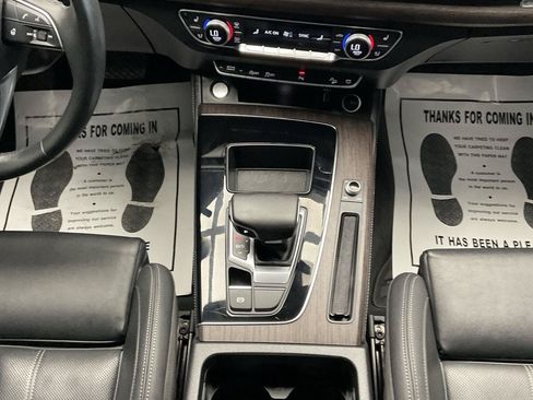 Used 2021 Audi Q5 2.0T Premium Plus w/ Premium Plus Package AWD/4WD image 19