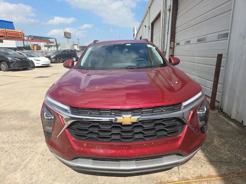 Used 2025 Chevrolet Trax LT w/ LT Convenience Package image 2