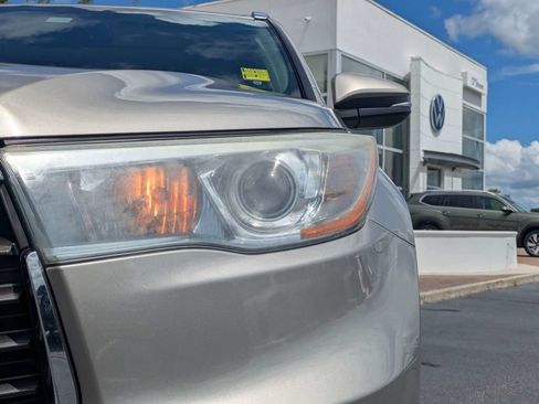 Used 2016 Toyota Highlander XLE FWD image 11