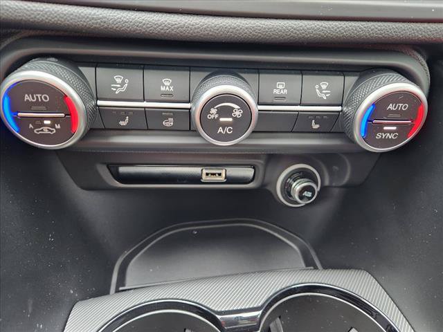 Used 2024 Alfa Romeo Giulia Veloce AWD/4WD image 37
