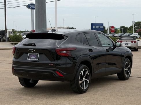 Used 2024 Chevrolet Trax RS w/ Sunroof Package FWD image 4