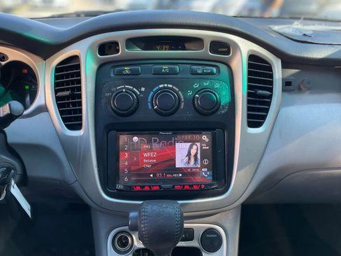 Used 2004 Toyota Highlander Limited image 17