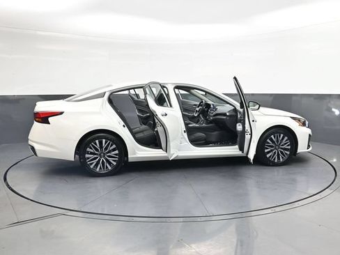 Used 2025 Nissan Altima 2.5 SV FWD image 43