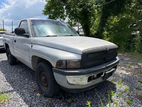 Used 1998 Dodge Ram 1500 Truck 2WD Regular Cab image 3
