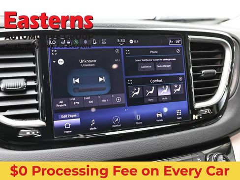 Used 2024 Chrysler Pacifica Touring-L FWD image 19