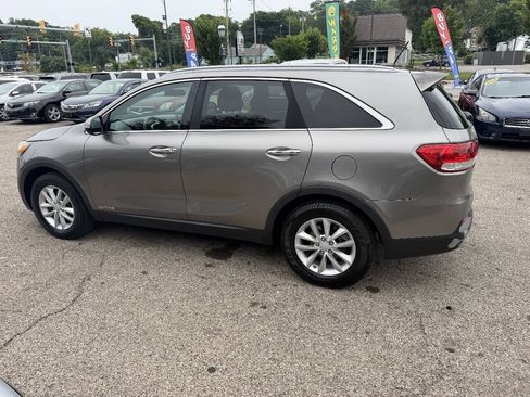 Used 2016 Kia Sorento LX AWD/4WD image 2