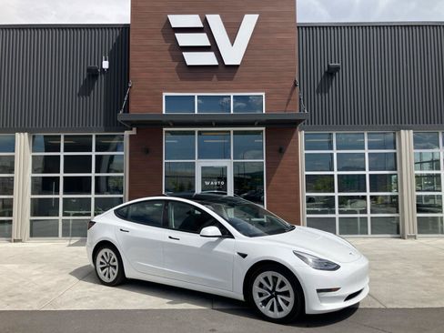 Used 2022 Tesla Model 3 Long Range AWD/4WD image 1