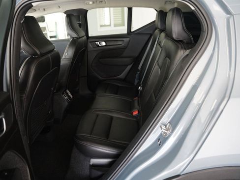 Used 2023 Volvo XC40 B4 Ultimate FWD image 15