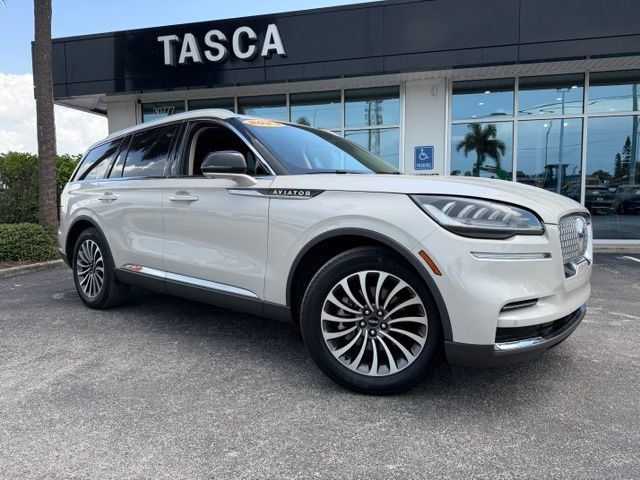 Certified 2023 Lincoln Aviator Reserve AWD/4WD image 2