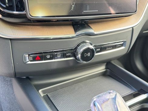 New 2026 Volvo XC60 B5 Ultra w/ Protection Package Premier image 24