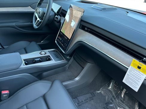 New 2025 Volvo EX90 Plus AWD/4WD image 14
