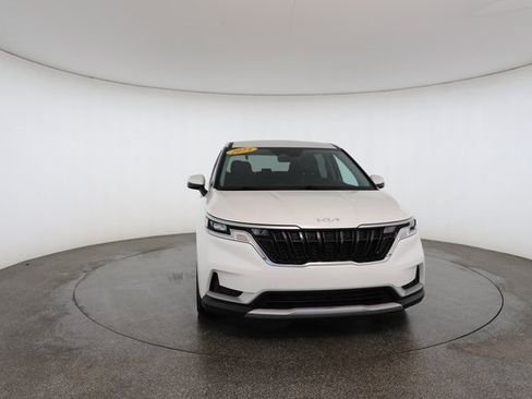 Used 2024 Kia Carnival LX image 29