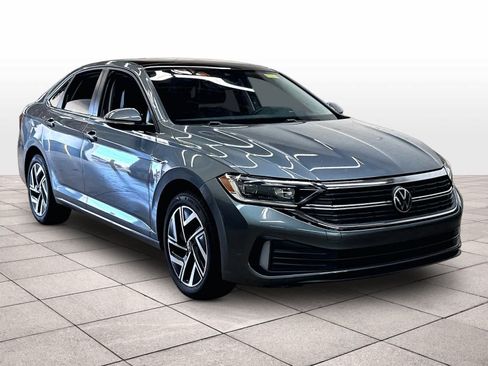 Used 2022 Volkswagen Jetta SEL FWD image 2